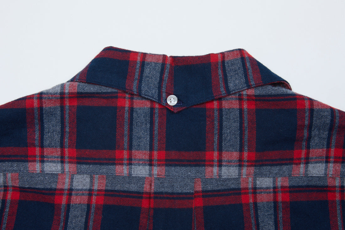 Convertible Collar Button-down in Plaid Flannel (Navy x Red)