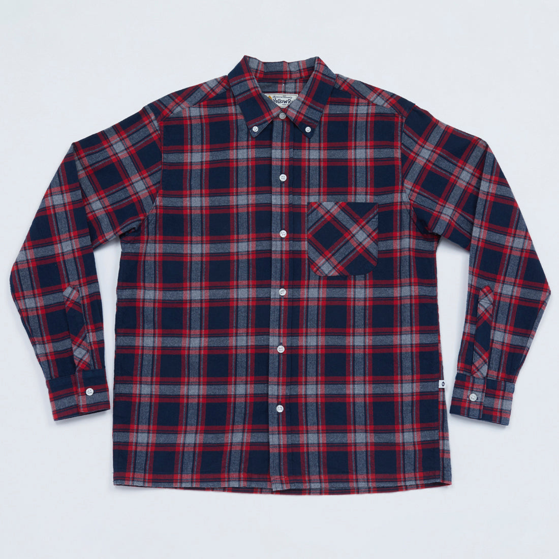 Convertible Collar Button-down in Plaid Flannel (Navy x Red)